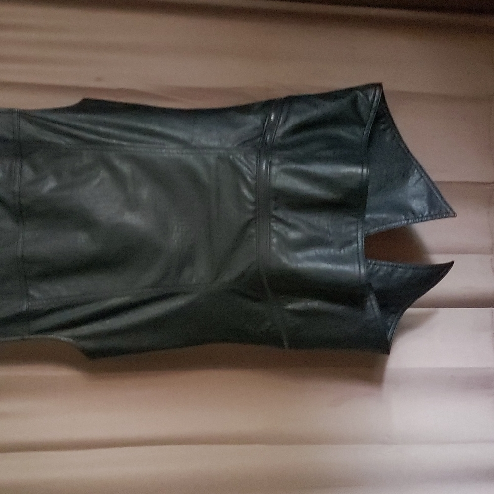 Vest - Picture 5 of 11
